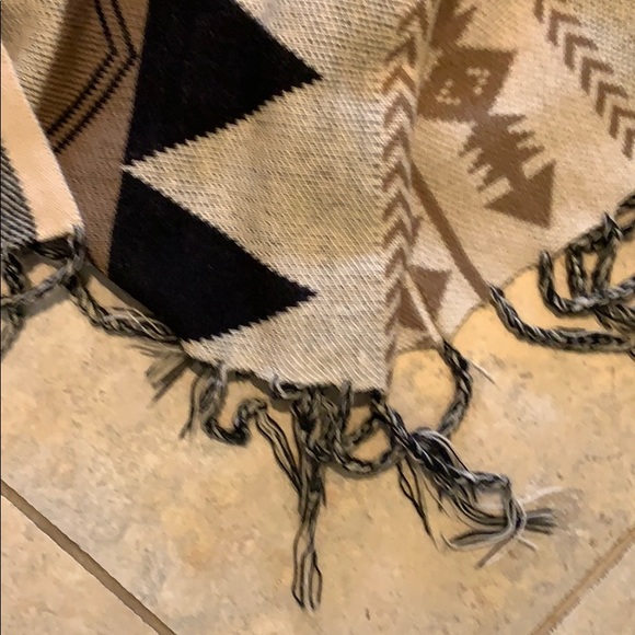 FALL PONCHO - Picture 2 of 2